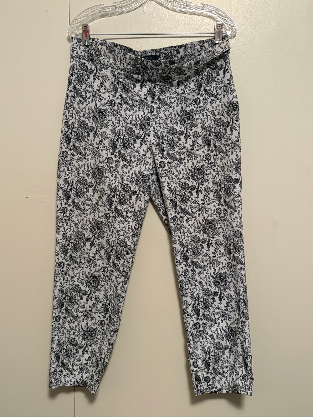 Black & White Floral Cropped Pull-On Pants
